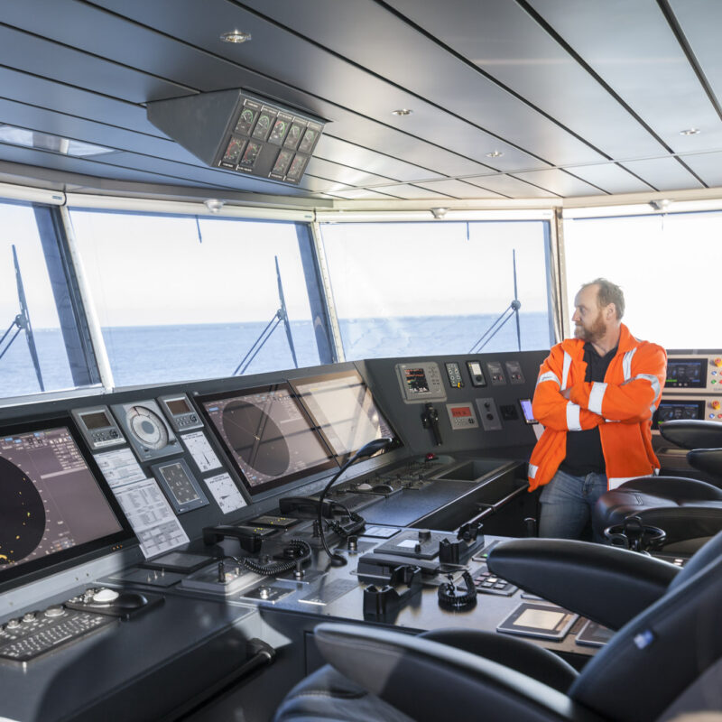 capitaine de navire, acta marine france, navire offshore, working at acta